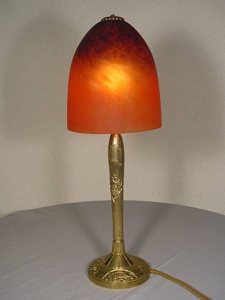 Nr. 11 Tischlampe Original Jugendstil-Lampe der Verreries Schneider gemarkt: SCHNEIDER mit Nadelätzung Epinay sur Seine, Rue de I`Yser