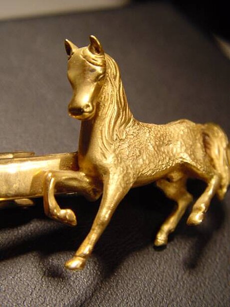 Nr. 4 Exklusive Krawattennadel mit Spange Araberhengst im Pose, 585 er Gold gepunzt vermutlich aus den 60er Jahren