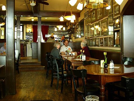 Restaurierung und Ausstattung der bekannten Freiburger Gaststätte "ZUM DEUTSCHES HAUS"