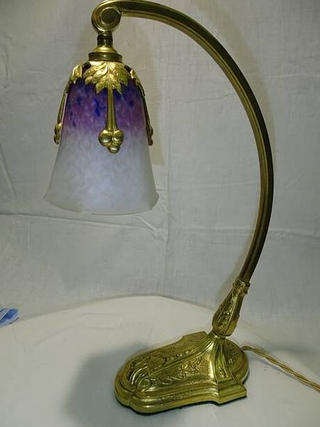 Nr. 8 Tischlampe Original Jugendstil-Lampe der Verreries Schneider gemarkt: SCHNEIDER mit Nadelätzung Epinay sur Seine, Rue de I`Yser
