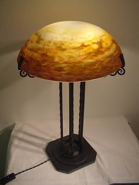 Nr. 52 Tischlampe gemarkt: Muller Freres Luneville (Blankgeätzt)
