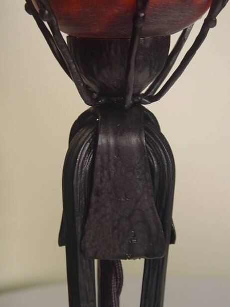 Nr. 25 Tischlampe gemarkt: Verrerie d`Art Cristalleries Daum Nancy, mit lothr. Kreuz, Nadelätzung