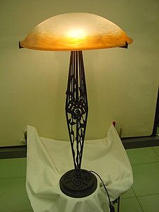 Nr. 21 Tischlampe Original Jugendstil, der Verreries Schneider gemarkt: SCHNEIDER mit Nadelätzung Epinay sur Seine, Rue de I`Yser