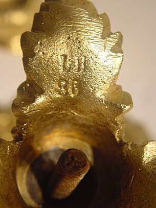 Nr. 6 Tischlampe gemarkt: Verrerie d`Art Cristalleries Daum Nancy, mit lothr. Kreuz, Blank geätzt